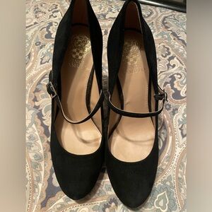 Vince Camuto black suede heels 👠
